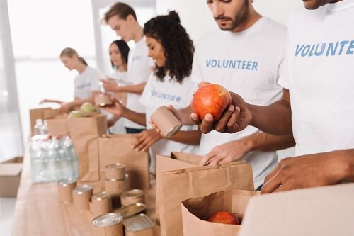 Iniciativas-Azities-2030-5-reparto-alimentos